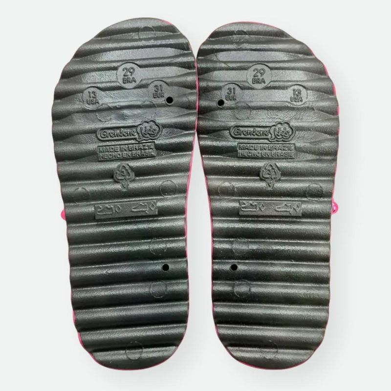 D_NQ_NP_2X_817076-MLB114763856920_082026-F-chinelo-slide-infantil-guerreiras-kpop-grendene-kids-leve_clipped_rev_1.jpeg